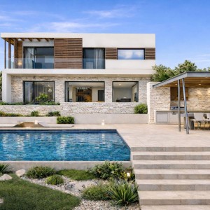 Bespoke Hillside Living 